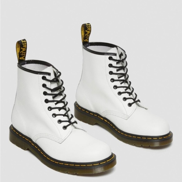 Dr. Martens 1460 SMOOTH‎ white glossy patent LEATHER LACE UP BOOTS size 10 new - Picture 1 of 13